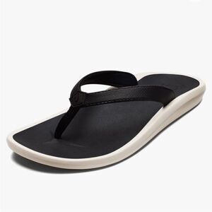 NWT- Olukai-Pi'oe Women's Beach Sandals- Black/DK Shadow- size 11